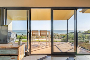 Luxurious 3 bedroom beachfront - panoramic views